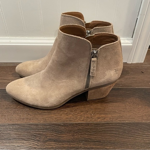 Frye Judith Double Zip Suede Ankle Booties in Ash 9M - Picture 5 of 12